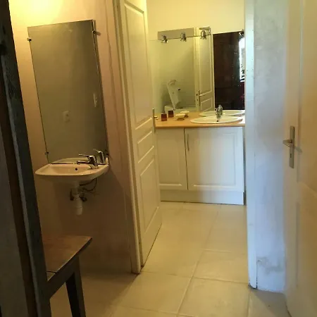 Nyaraló Irumia *